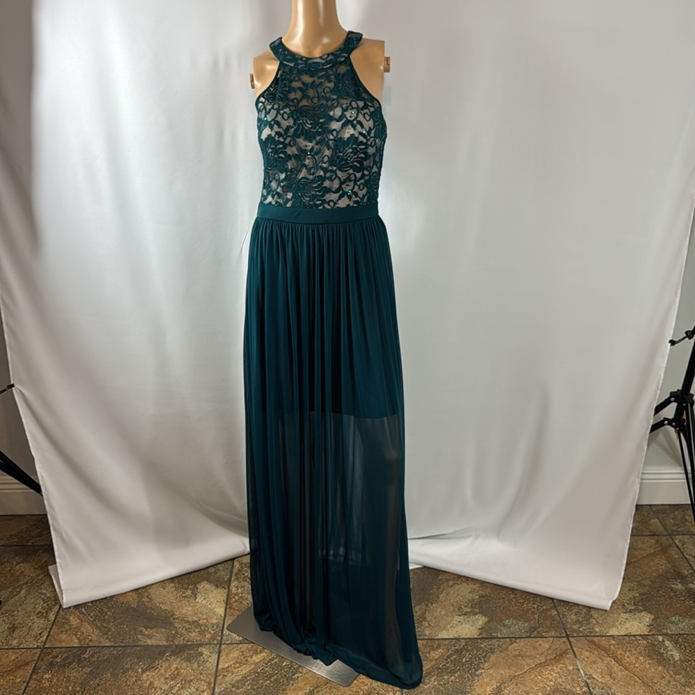 Elegant Dark Emerald, Green, Halter-Style Gown, Size 5/6